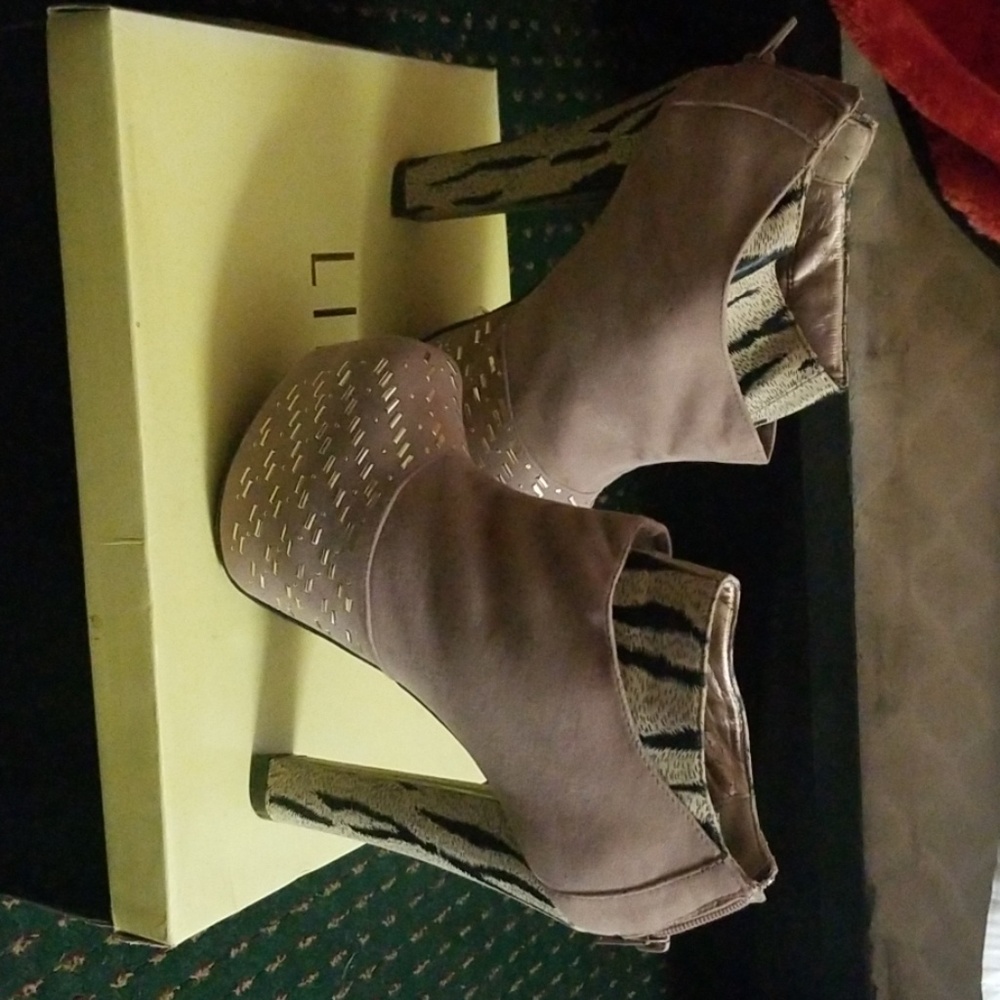 Size 8 dress shoes